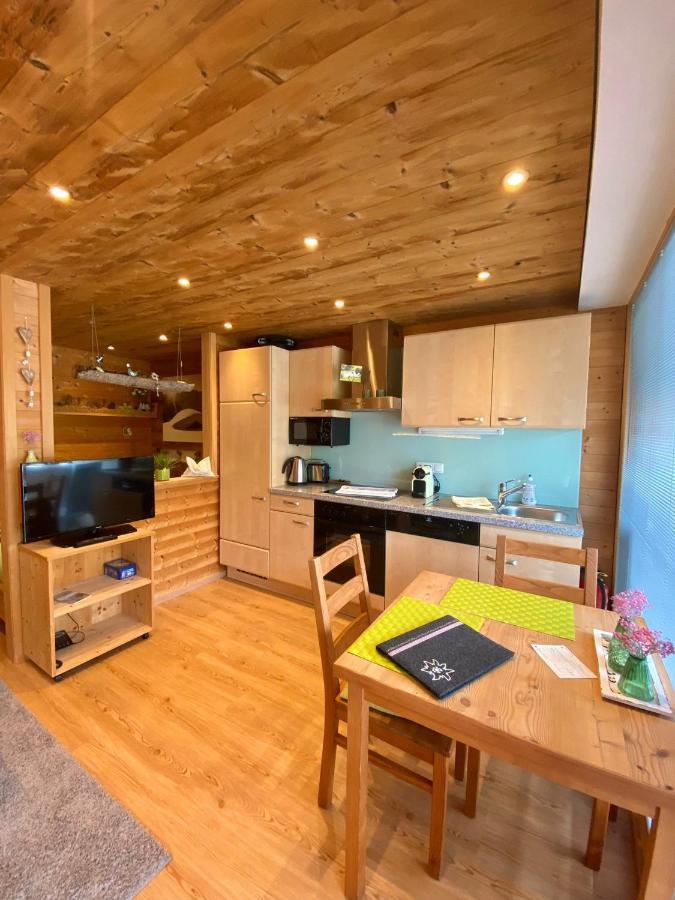 Damuelser Holzhus Appartement Buitenkant foto