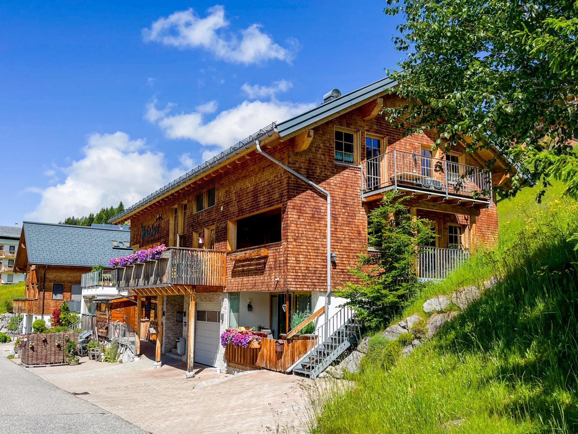 Damuelser Holzhus Appartement Buitenkant foto