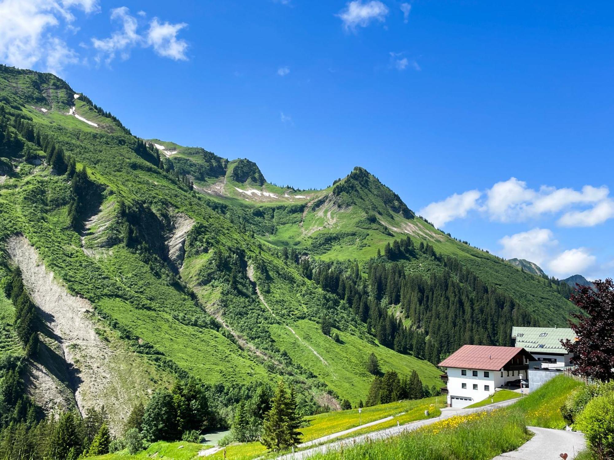 Damuelser Holzhus Appartement Buitenkant foto