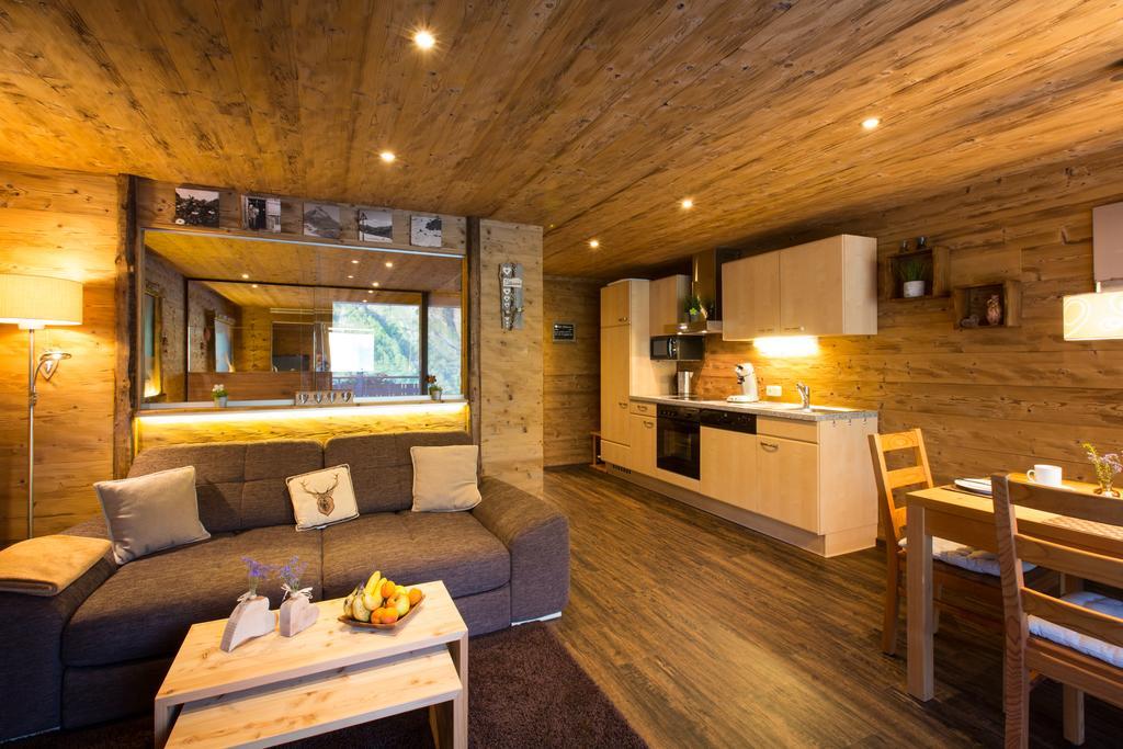 Damuelser Holzhus Appartement Buitenkant foto